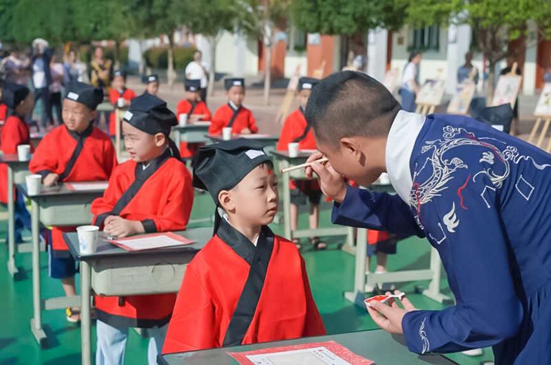 【朱砂启智 开笔破蒙】南充十一中附小新生学子开启人生新篇章