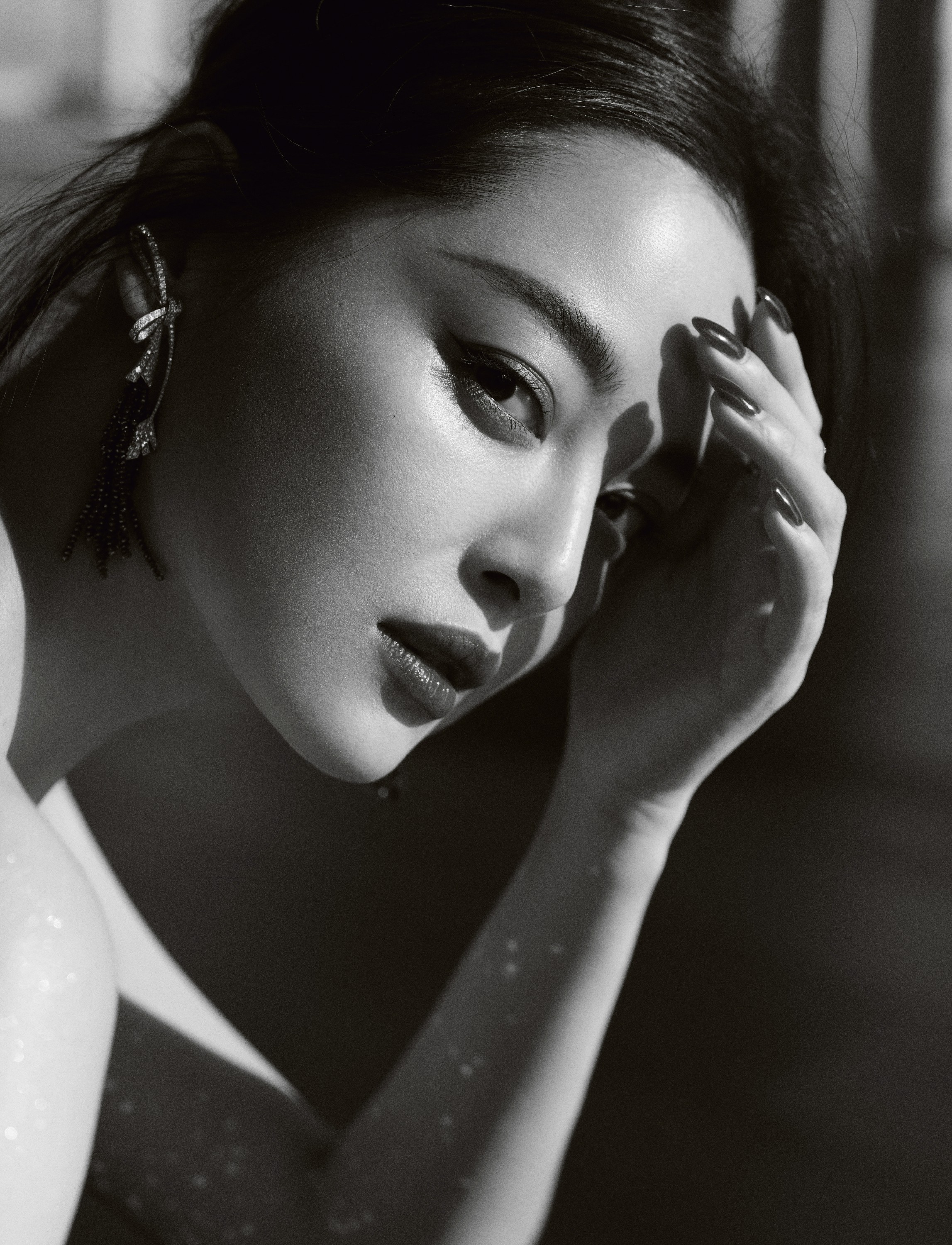 芭莎慈善夜女星美图,辛芷蕾质感引热议