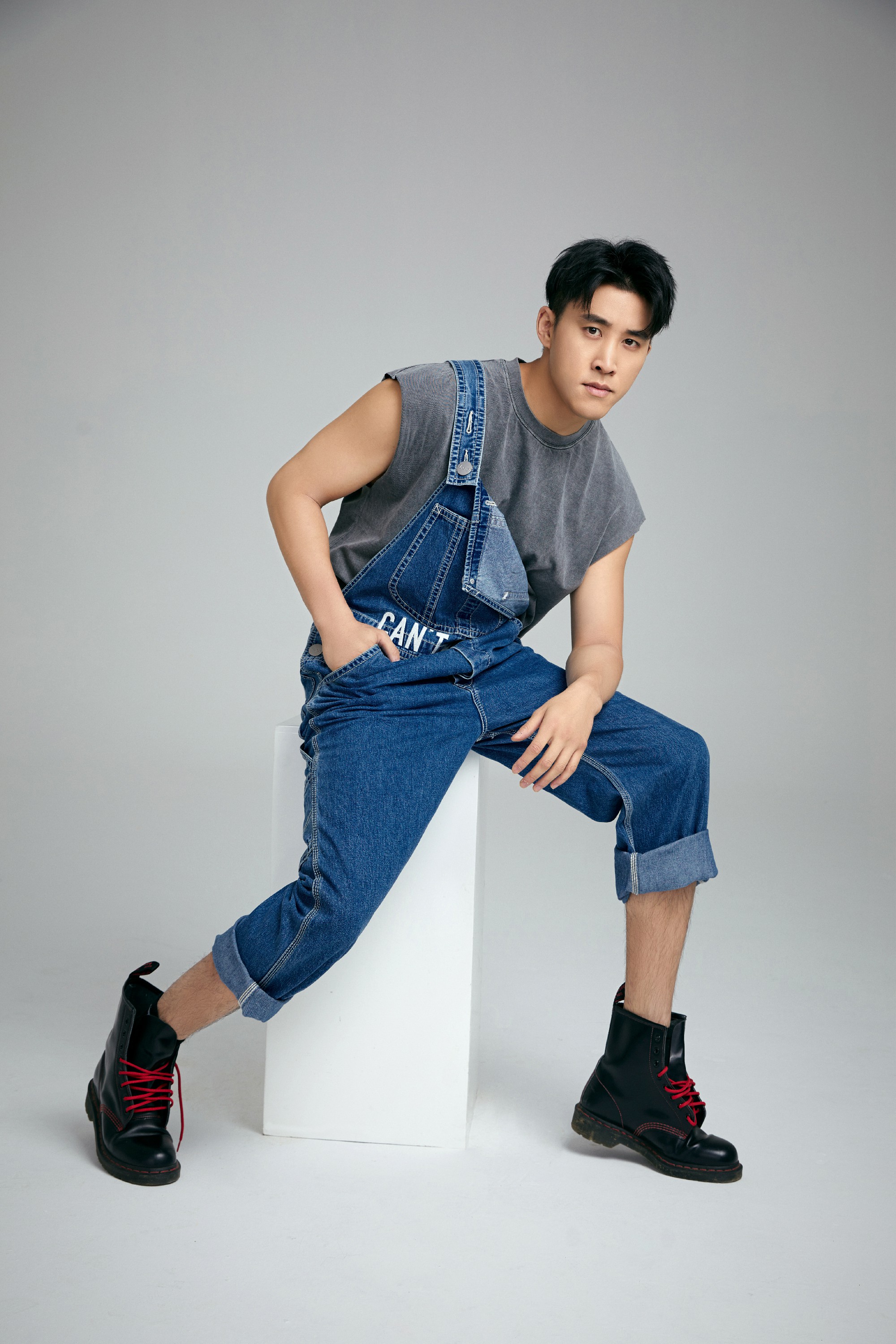 《给你,我的新名片》第三期开播 易扬 张艺兴功夫