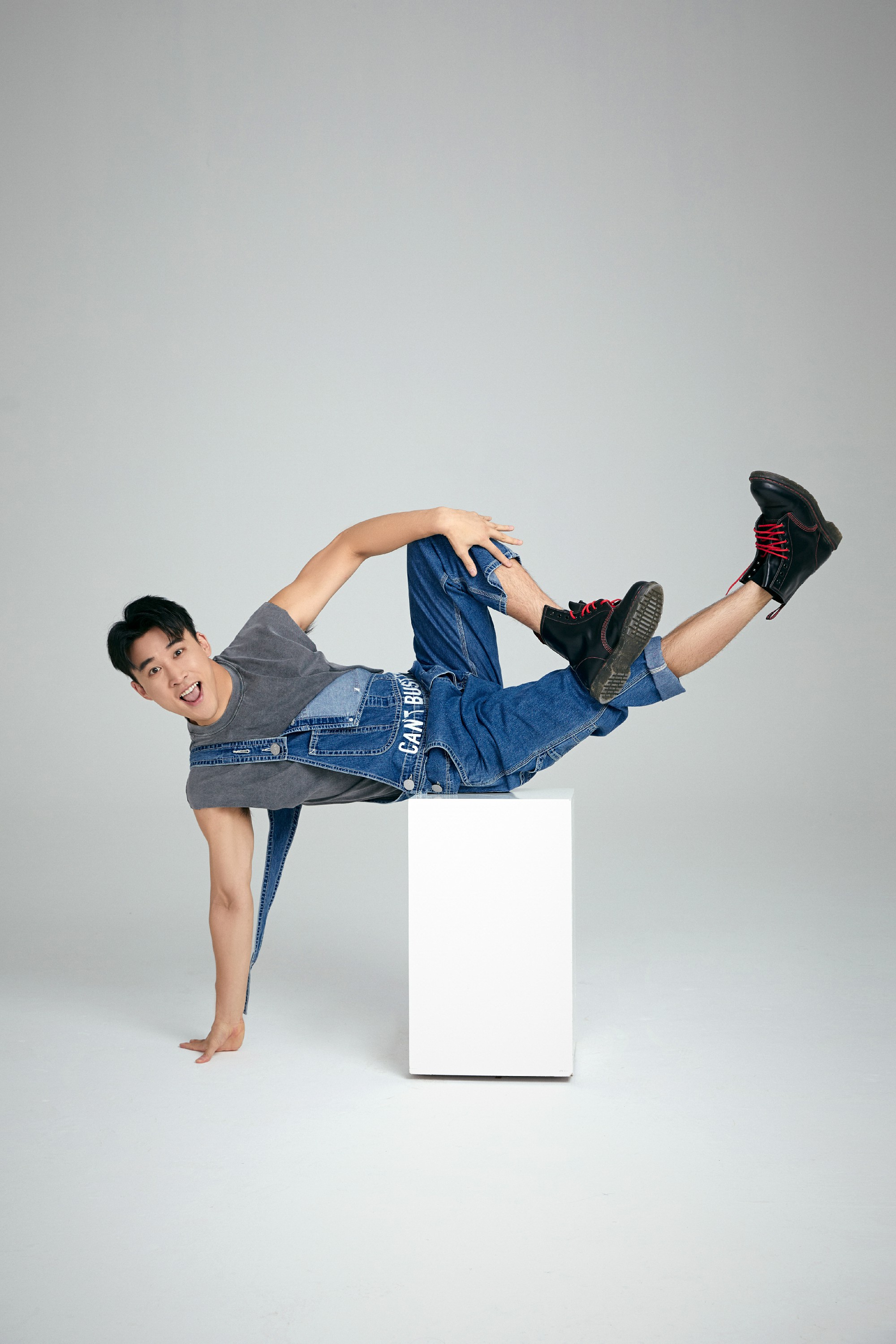 《给你,我的新名片》第三期开播 易扬 张艺兴功夫