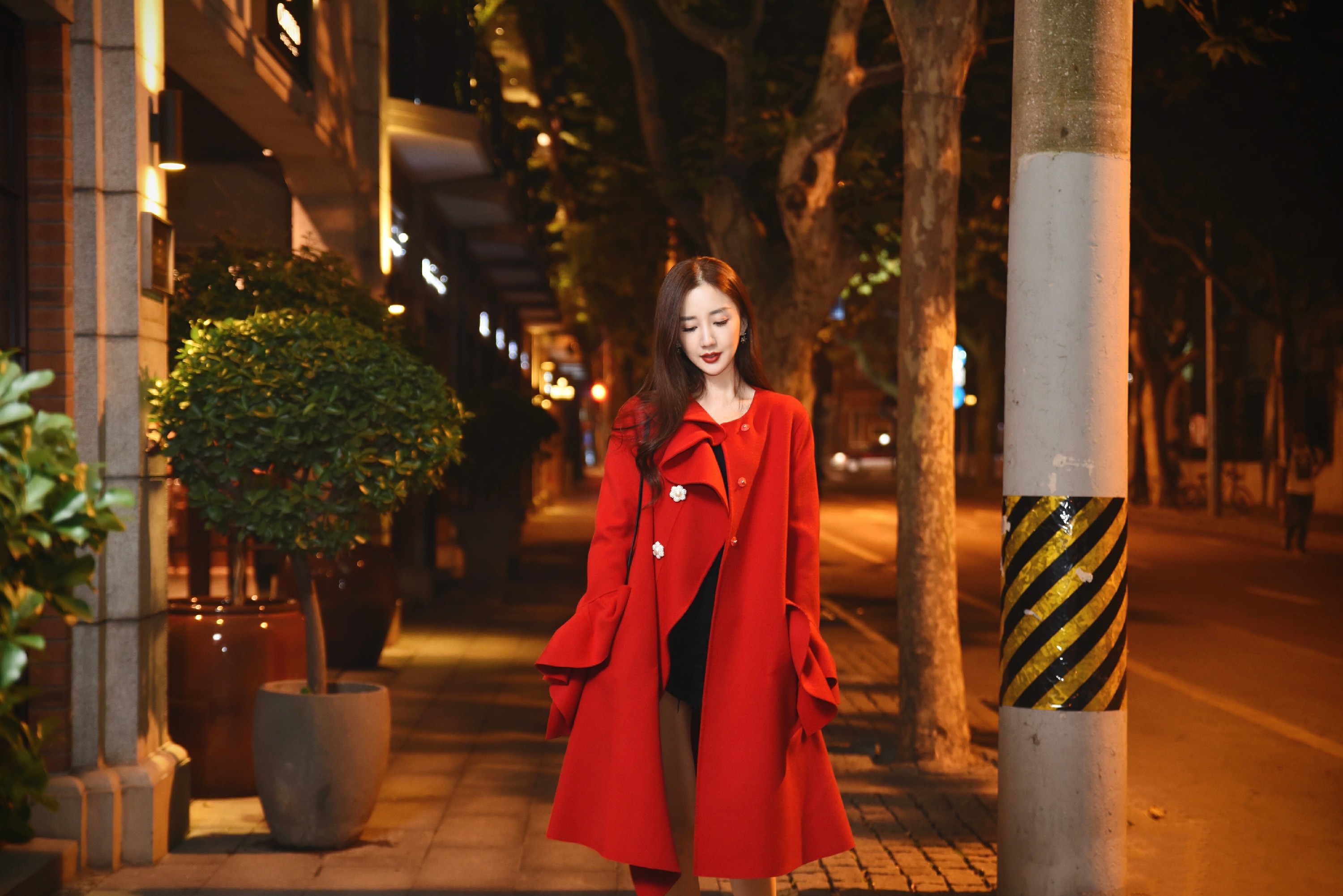 陈欣予最新街拍曝光 气质优雅尽显温柔_见文_第一视频