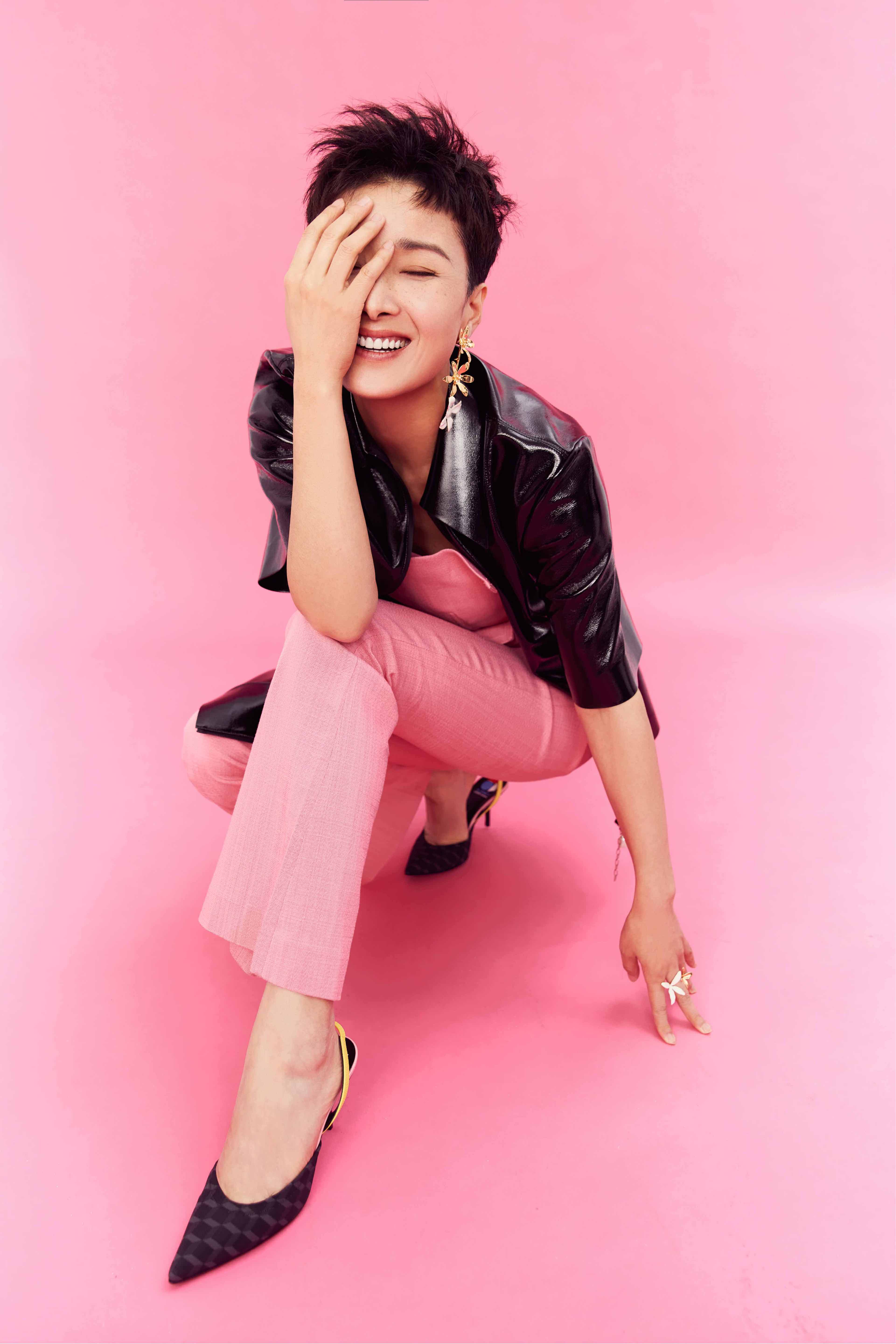 由黄曼主演的电视剧《海之谣》正在央视八套热播,在近日播出的剧情里