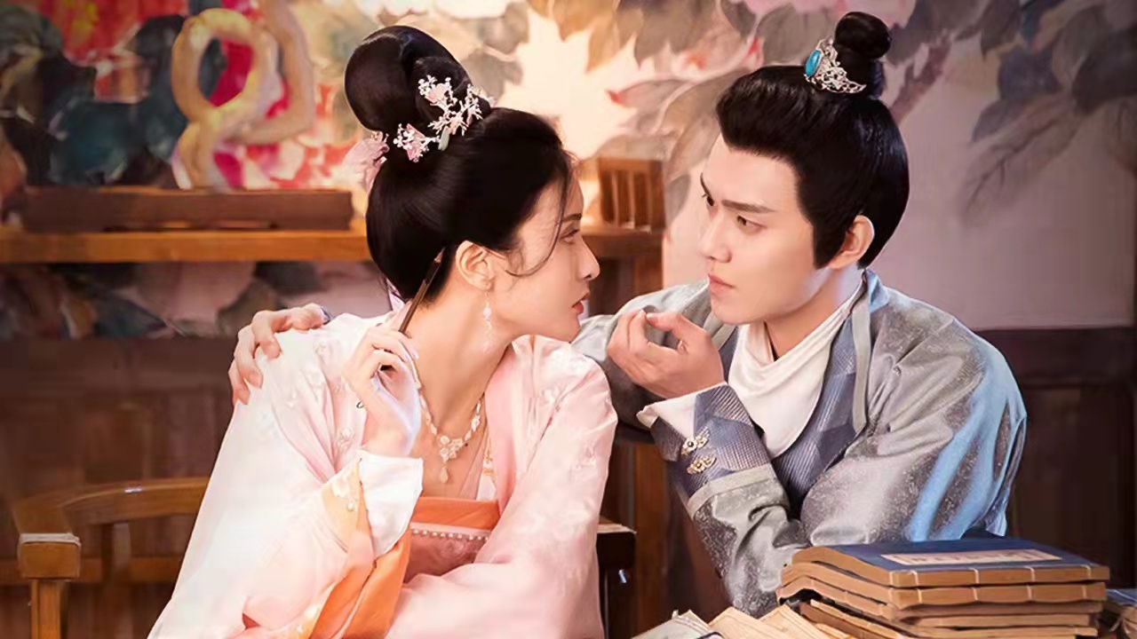 剧中,赖雨濛饰演的金牌女掌柜"顾若若",与虞祎杰